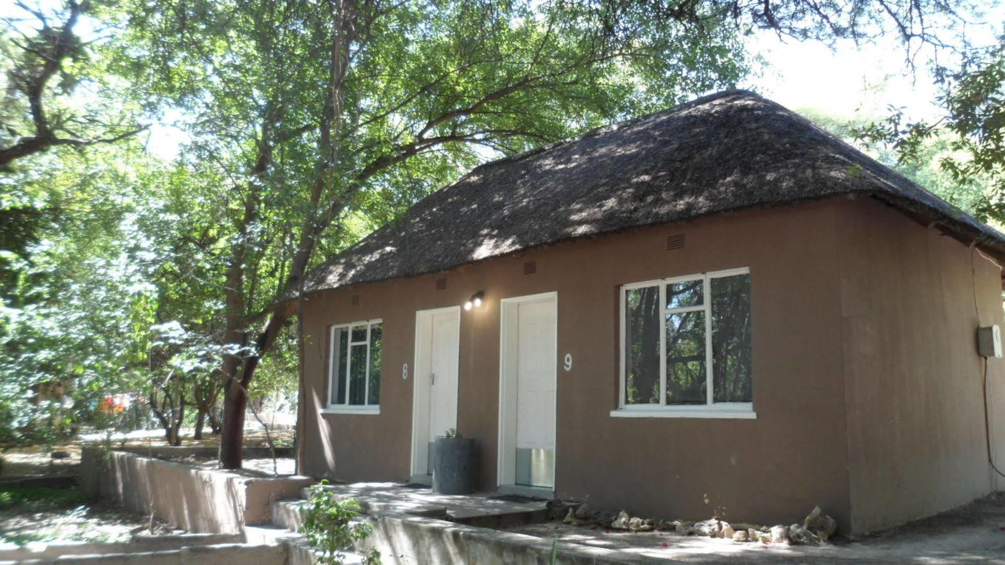 Okavango River Lodge Маун Экстерьер фото